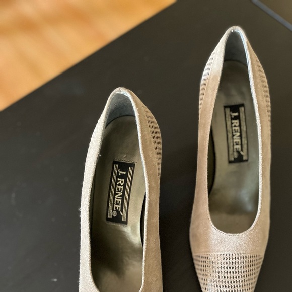 Women’s Heels - Picture 2 of 4